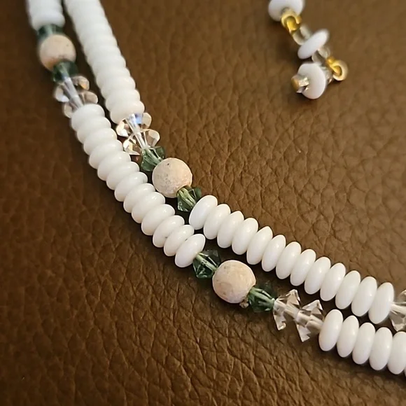 Vintage Mid-century White Milk Glass Disc Beaded Layered Necklace - Picture 4 of 8